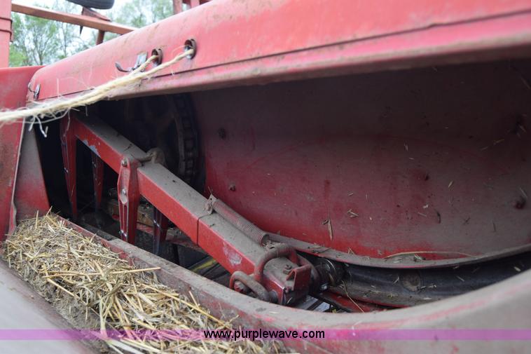 image for item E6361 New Holland 271 small square baler