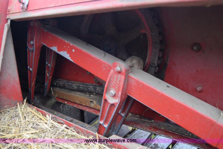 image for item E6361 New Holland 271 small square baler