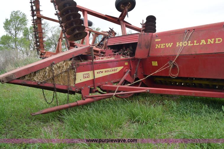 image for item E6361 New Holland 271 small square baler