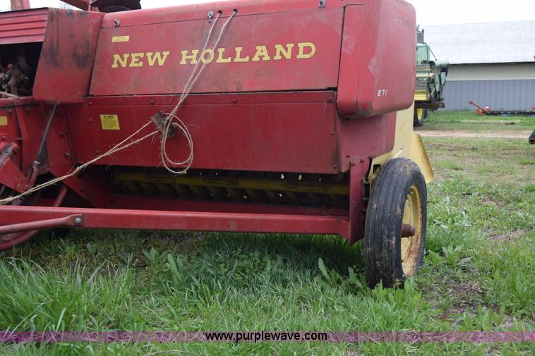 image for item E6361 New Holland 271 small square baler
