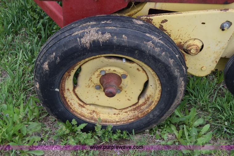 image for item E6361 New Holland 271 small square baler