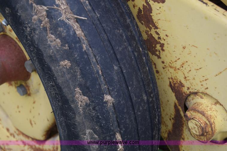 image for item E6361 New Holland 271 small square baler