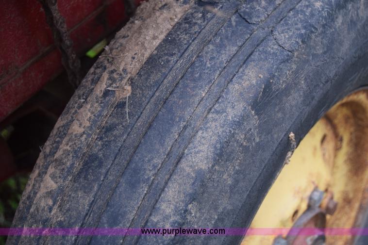 image for item E6361 New Holland 271 small square baler