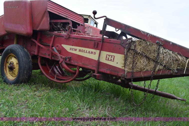image for item E6361 New Holland 271 small square baler