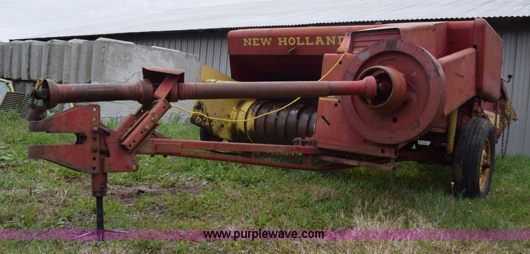 image for item E6361 New Holland 271 small square baler