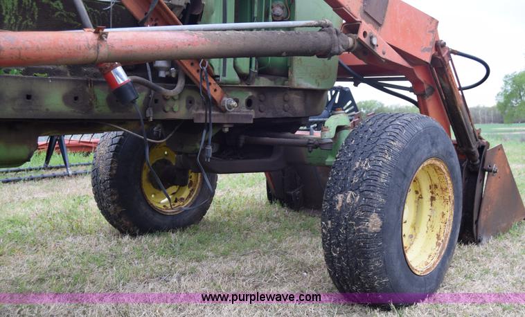 image for item E6364 John Deere 4020 tractor