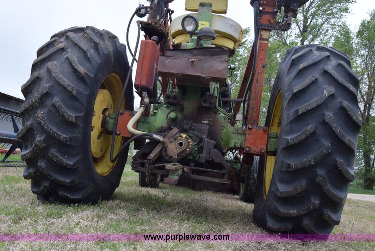 image for item E6364 John Deere 4020 tractor