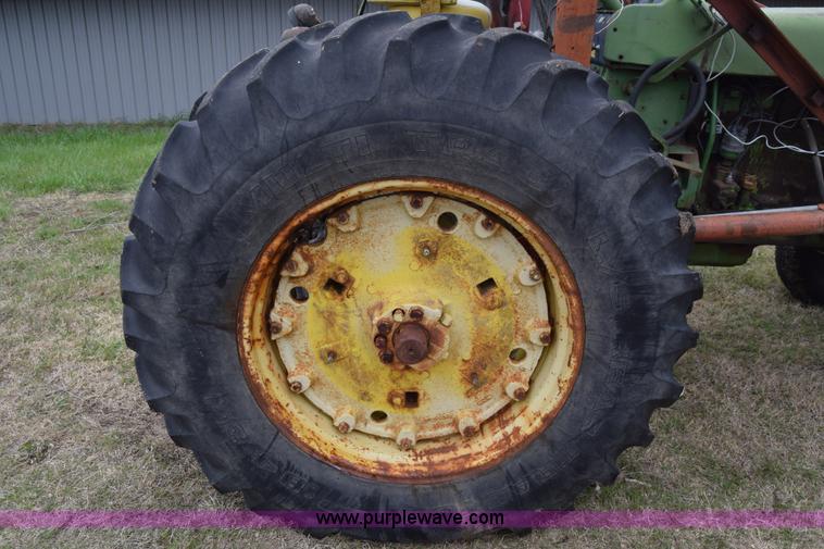 image for item E6364 John Deere 4020 tractor