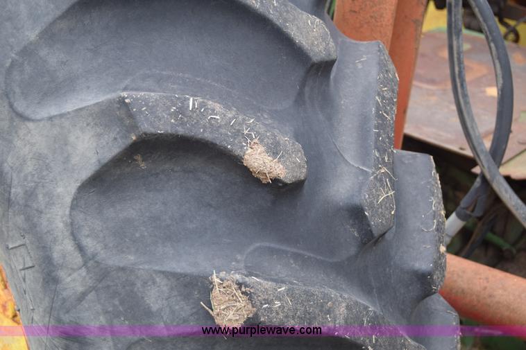 image for item E6364 John Deere 4020 tractor