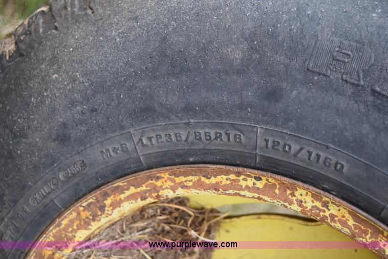 image for item E6364 John Deere 4020 tractor