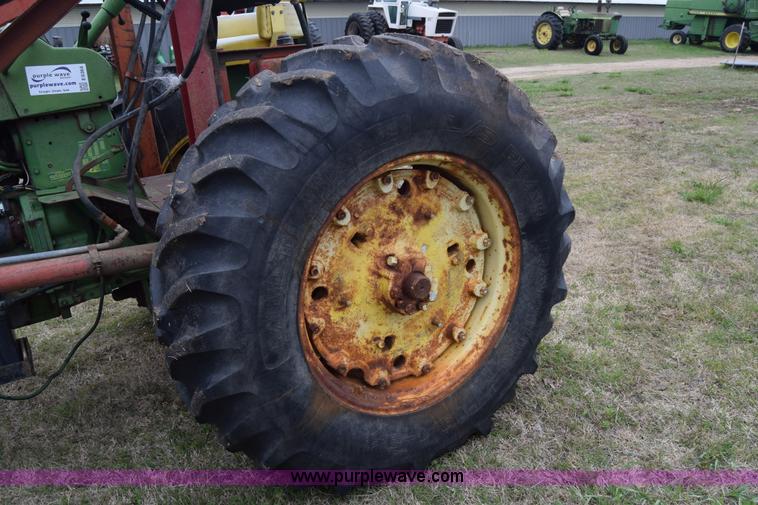 image for item E6364 John Deere 4020 tractor