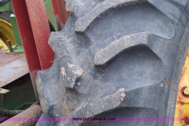 image for item E6364 John Deere 4020 tractor