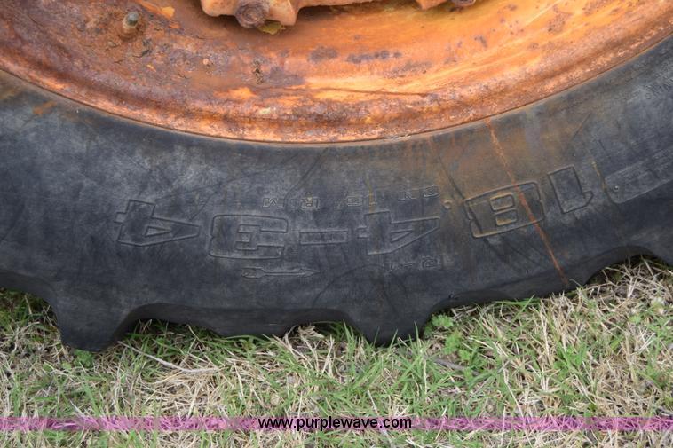 image for item E6364 John Deere 4020 tractor