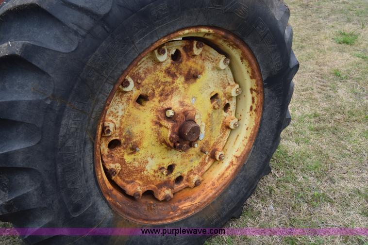 image for item E6364 John Deere 4020 tractor