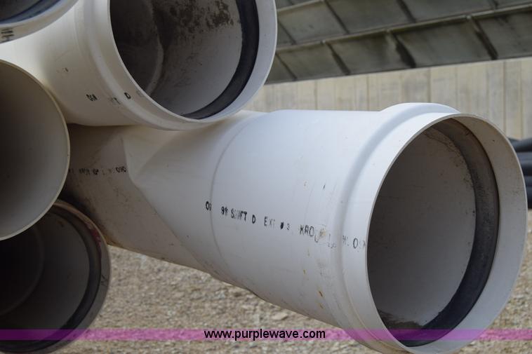 image for item E6376 Approximately 30 pieces of pipe