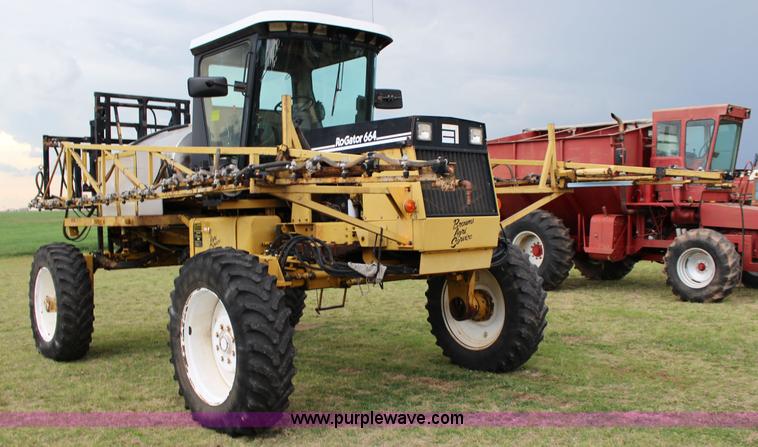 image for item F7693 1993 Ag-Chem RoGator 664 self-propelled sprayer