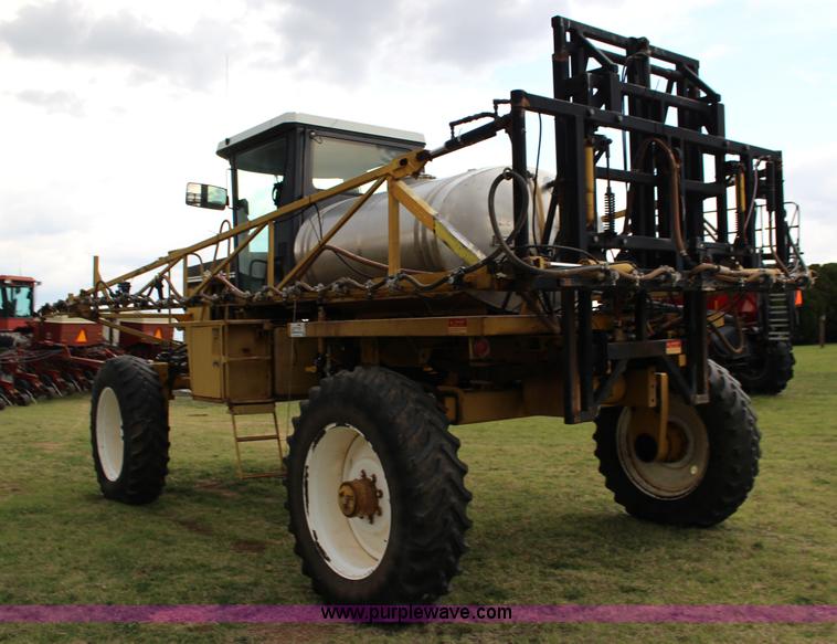 image for item F7693 1993 Ag-Chem RoGator 664 self-propelled sprayer
