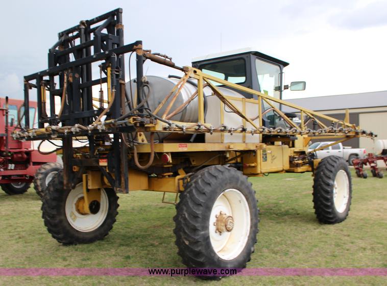 image for item F7693 1993 Ag-Chem RoGator 664 self-propelled sprayer
