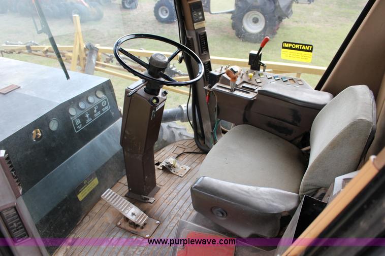 image for item F7693 1993 Ag-Chem RoGator 664 self-propelled sprayer