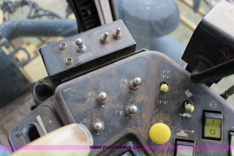 image for item F7693 1993 Ag-Chem RoGator 664 self-propelled sprayer