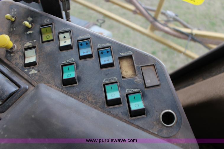 image for item F7693 1993 Ag-Chem RoGator 664 self-propelled sprayer