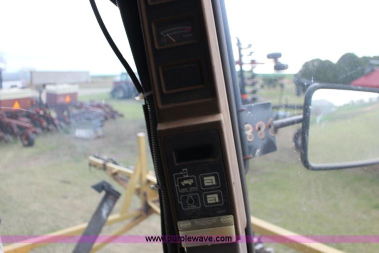 image for item F7693 1993 Ag-Chem RoGator 664 self-propelled sprayer