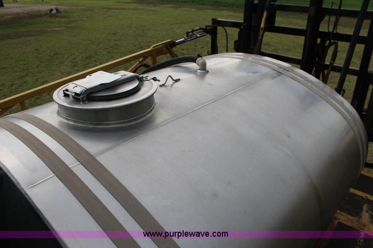 image for item F7693 1993 Ag-Chem RoGator 664 self-propelled sprayer