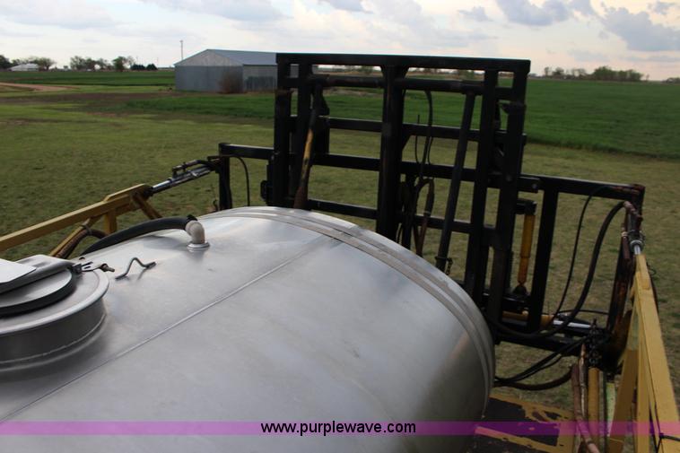 image for item F7693 1993 Ag-Chem RoGator 664 self-propelled sprayer