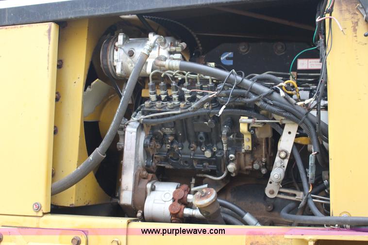 image for item F7693 1993 Ag-Chem RoGator 664 self-propelled sprayer