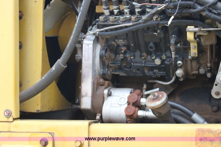 image for item F7693 1993 Ag-Chem RoGator 664 self-propelled sprayer