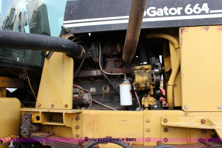 image for item F7693 1993 Ag-Chem RoGator 664 self-propelled sprayer