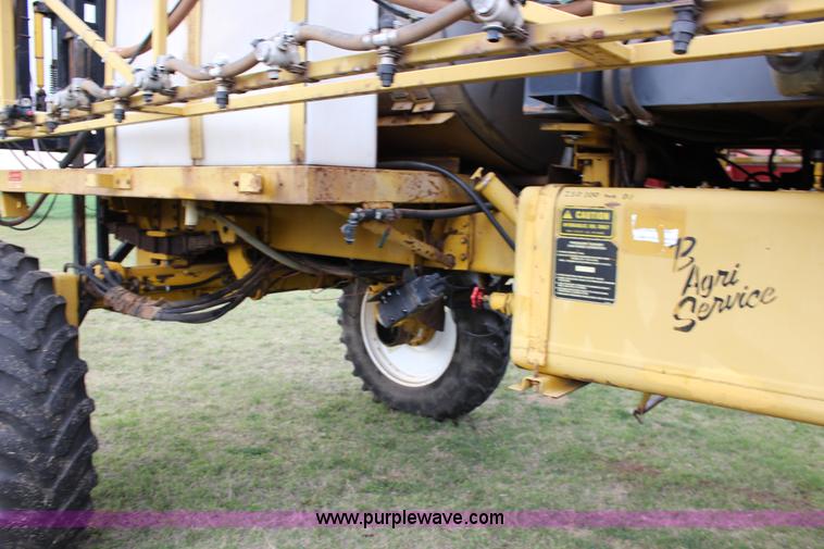 image for item F7693 1993 Ag-Chem RoGator 664 self-propelled sprayer