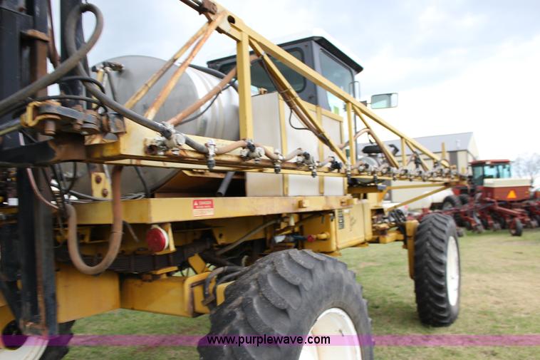 image for item F7693 1993 Ag-Chem RoGator 664 self-propelled sprayer
