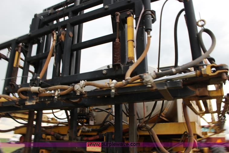 image for item F7693 1993 Ag-Chem RoGator 664 self-propelled sprayer