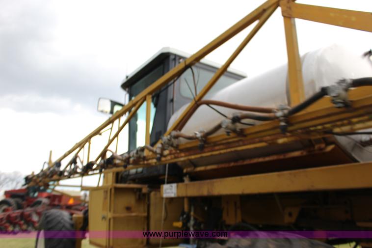 image for item F7693 1993 Ag-Chem RoGator 664 self-propelled sprayer