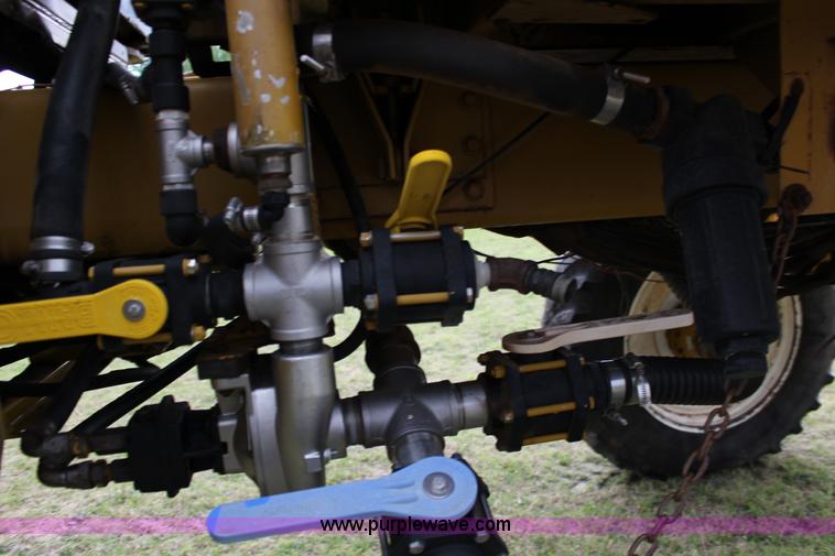 image for item F7693 1993 Ag-Chem RoGator 664 self-propelled sprayer