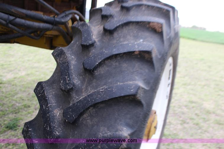 image for item F7693 1993 Ag-Chem RoGator 664 self-propelled sprayer