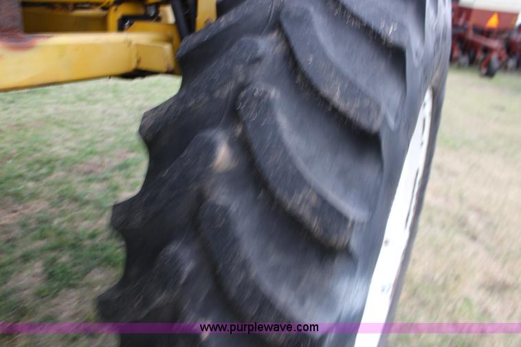 image for item F7693 1993 Ag-Chem RoGator 664 self-propelled sprayer