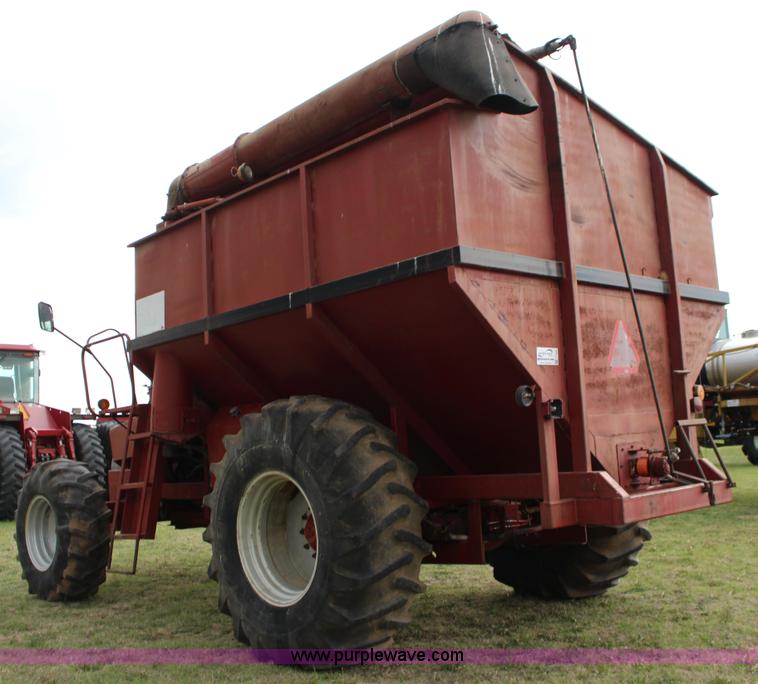 image for item F7694 International 915 self-propelled grain cart
