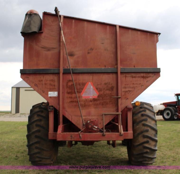 image for item F7694 International 915 self-propelled grain cart