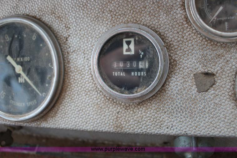 image for item F7694 International 915 self-propelled grain cart