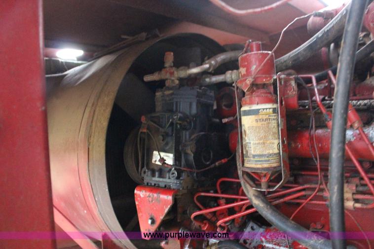 image for item F7694 International 915 self-propelled grain cart