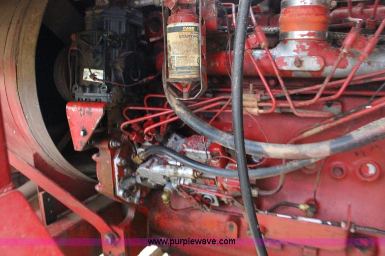 image for item F7694 International 915 self-propelled grain cart