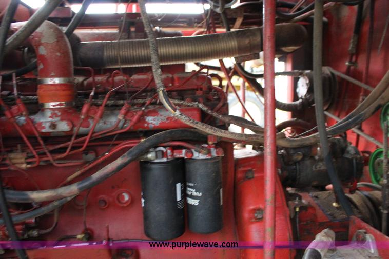 image for item F7694 International 915 self-propelled grain cart