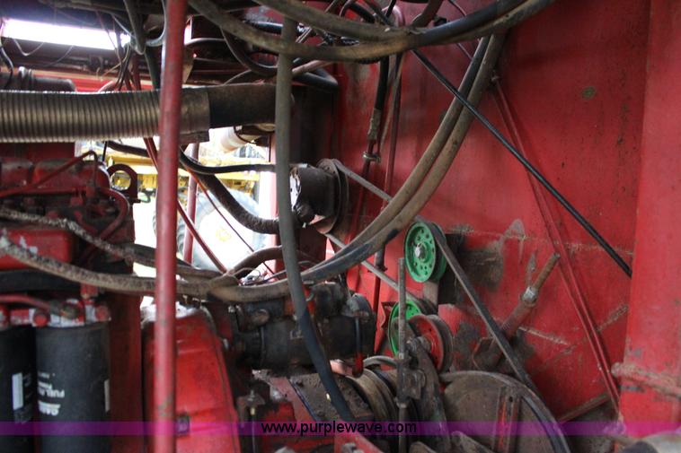 image for item F7694 International 915 self-propelled grain cart