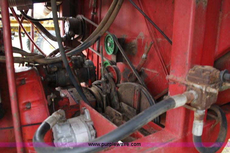 image for item F7694 International 915 self-propelled grain cart