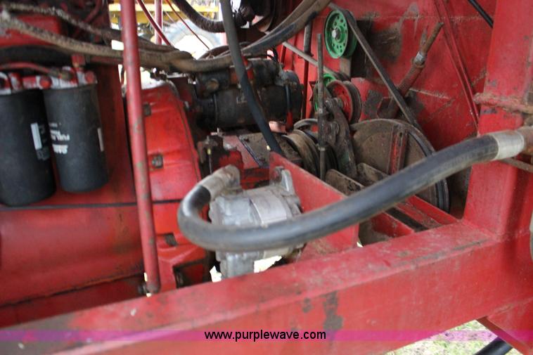 image for item F7694 International 915 self-propelled grain cart