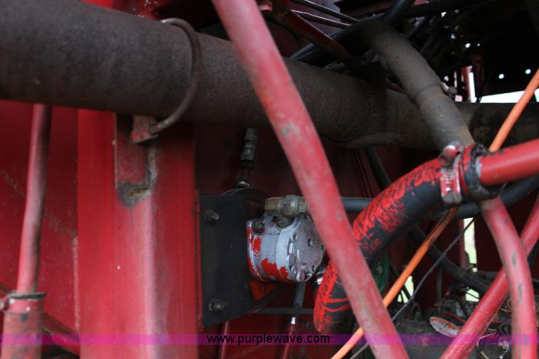 image for item F7694 International 915 self-propelled grain cart