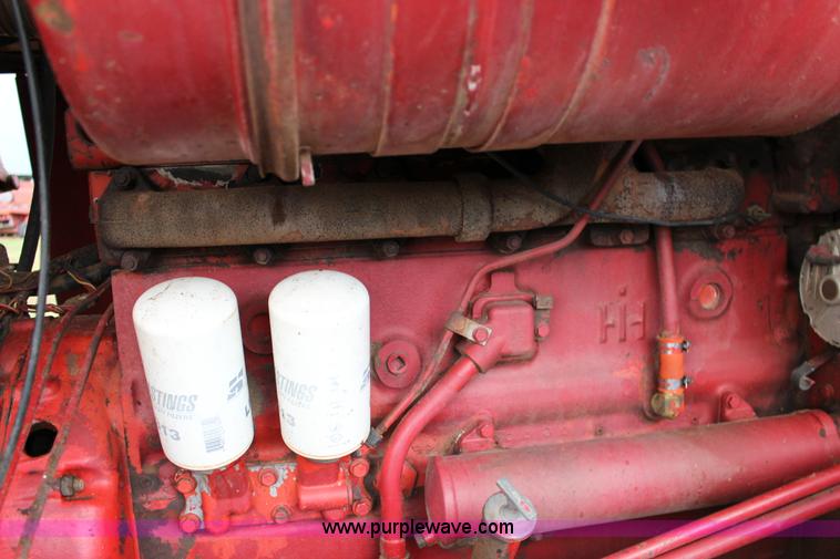 image for item F7694 International 915 self-propelled grain cart