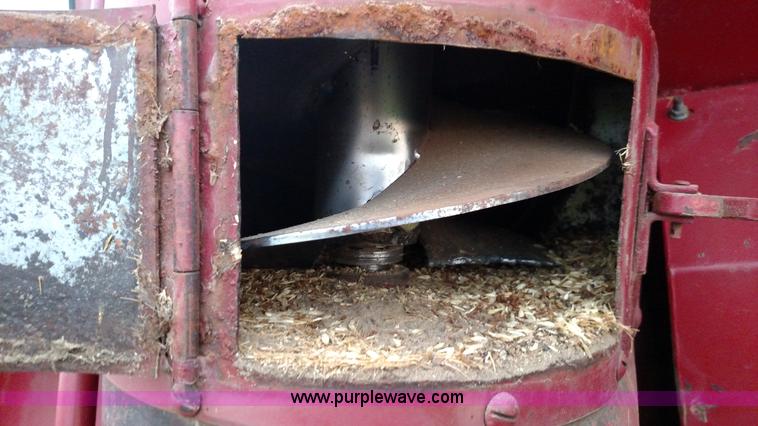 image for item F7694 International 915 self-propelled grain cart